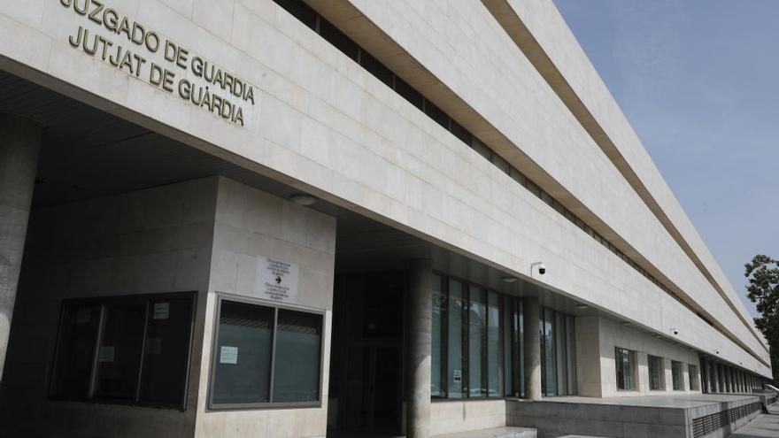 Entrada del Juzgado de Guardia de la Ciudad de la Justicia de València.