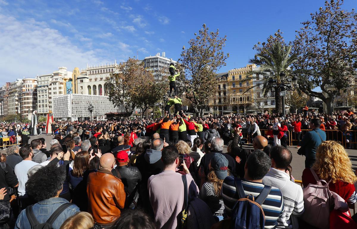 Les Muixerangues cerraron el desfile en la plaza del Ayuntamiento.