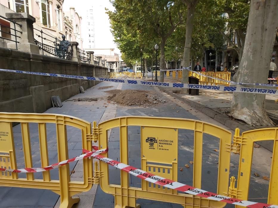 El tram malmès per la fuita d'aigua al passeig Pere III