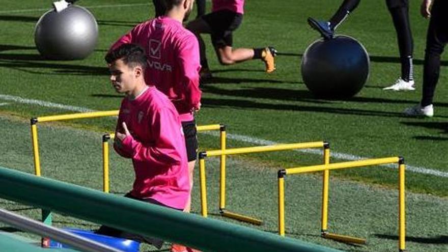 Luismi Redondo, durante un entrenamiento con el Córdoba CF, en El Arcángel.