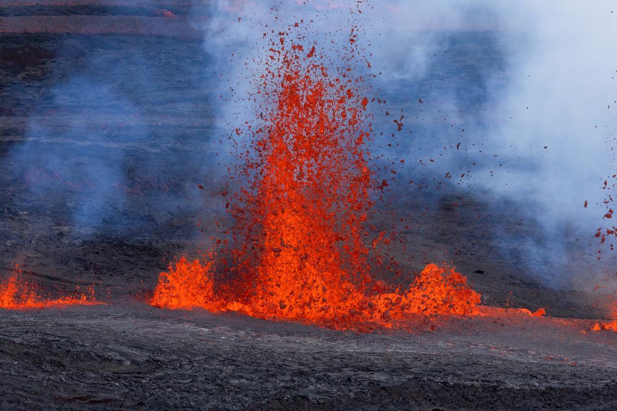 El volcán Mauna Loa (Hawái) entra en erupción por primera vez en 40 años