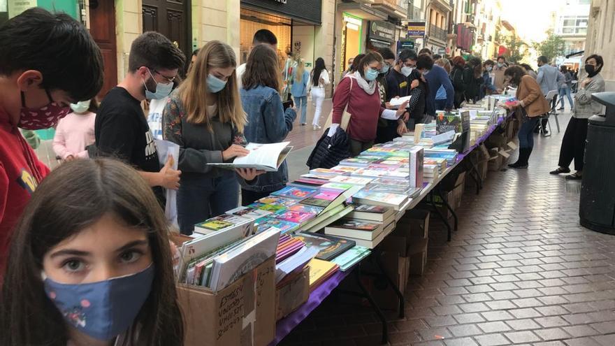 Sant Jordi arranca en Palma animado y con buen ritmo de ventas