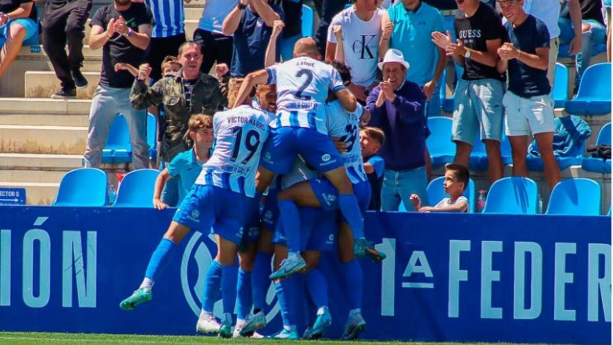 Els jugadors de l'Atlètic Balears celebren el seu triomf.