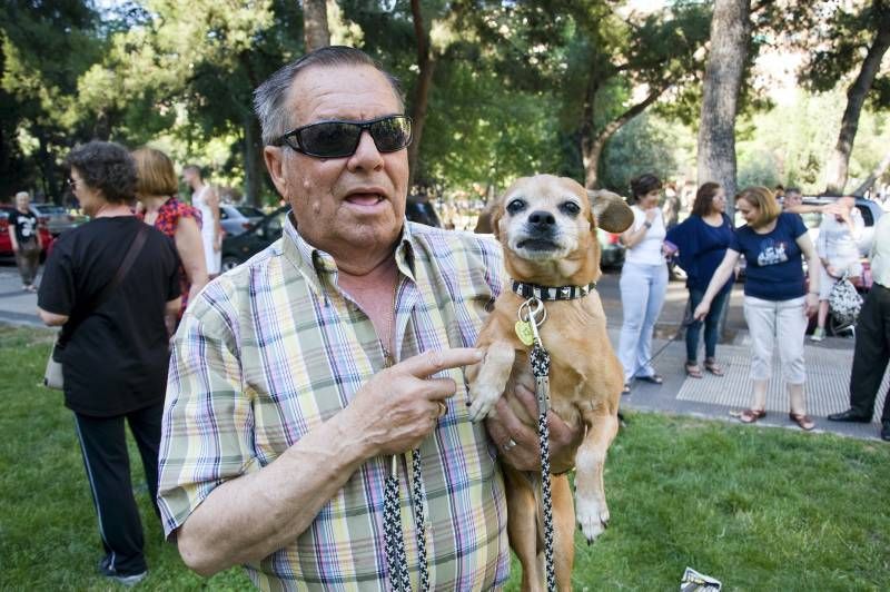 Fotogalería: Rechazo vecinal a la muerte del perro de Las Delicias