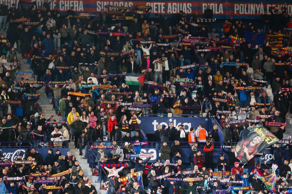 Todas las fotos del Levante - Elche en el Ciutat de València