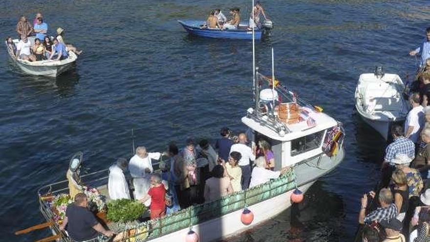 Visma celebra en O Portiño su procesión marítima del Carmen