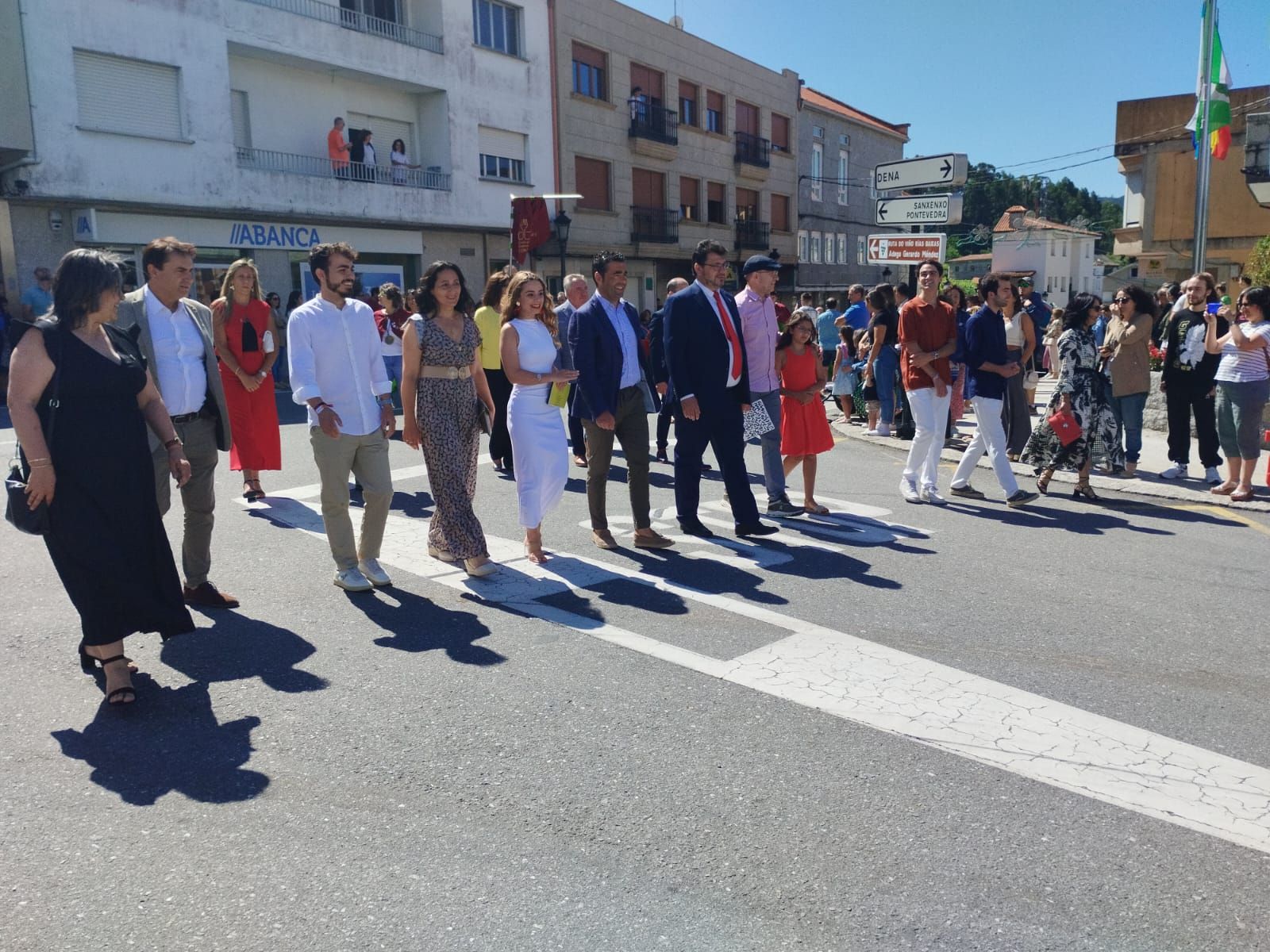 Asistentes a los actos de la Festa do Viño de Meaño.