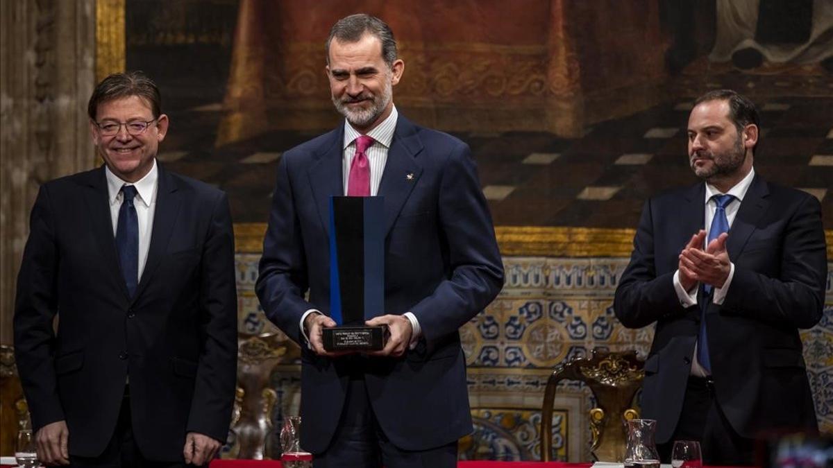 Felipe VI recibe el Premio Convivencia que concede la Fundación Profesor Manuel Broseta