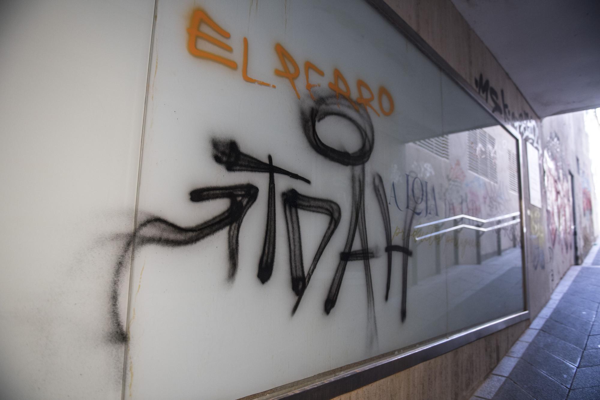 Cáceres: el vandalismo de pintadas en las fachadas que no cesa