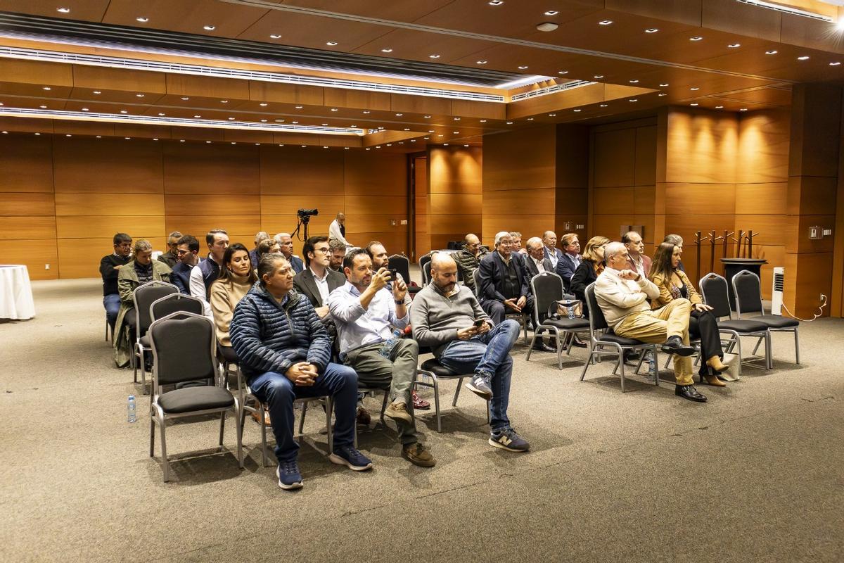 Asistentes al encuentro celebrado en el Centro Asturiano de México