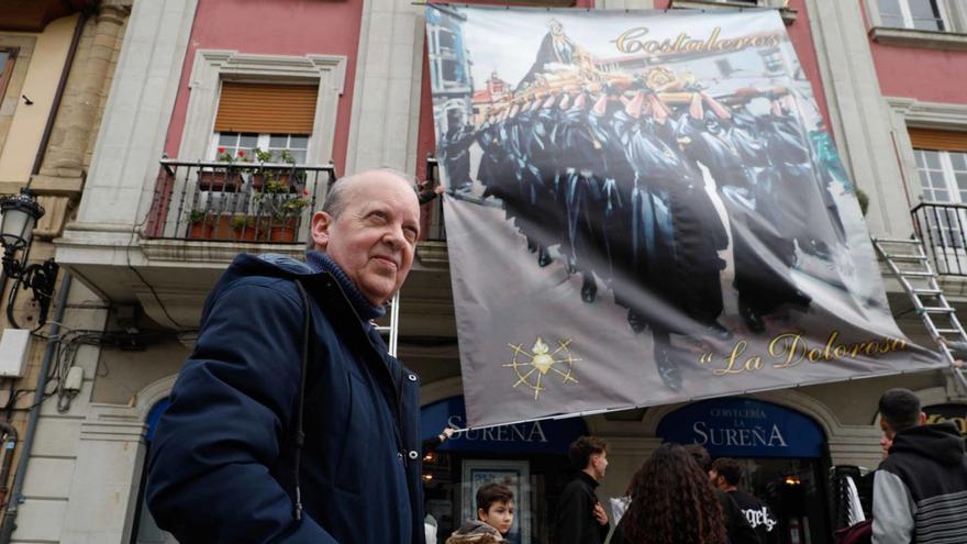 Avilés &quot;viste&quot; sus calles de Semana Santa... y así lucen