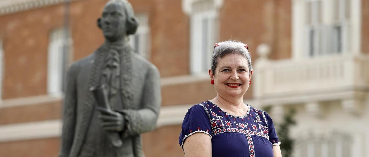 María Elvira Roca, la semana pasada delante del monumento a los Gálvez en Málaga.