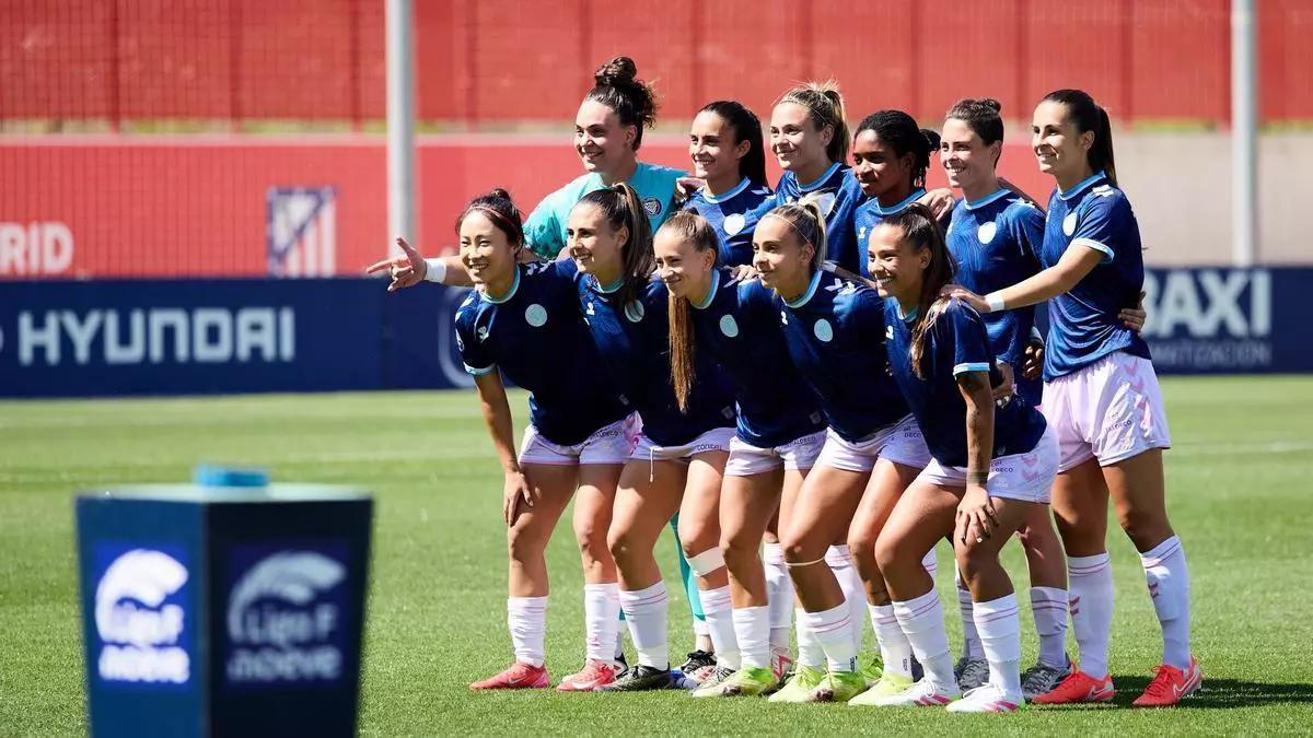 Las jugadoras de Levante Badalona, antes de un partido