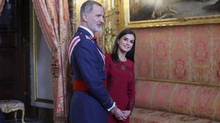 El nuevo anillo favorito de Letizia: de oro y con las palabras 'amor' y 'love'