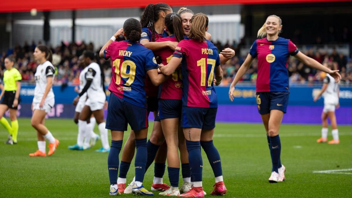 Las jugadores del Barça celebran el gol de Kika