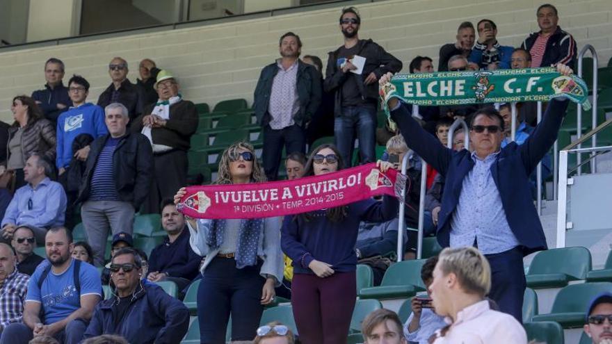 Seguidormes del Elche en las gradas del Martínez Valero