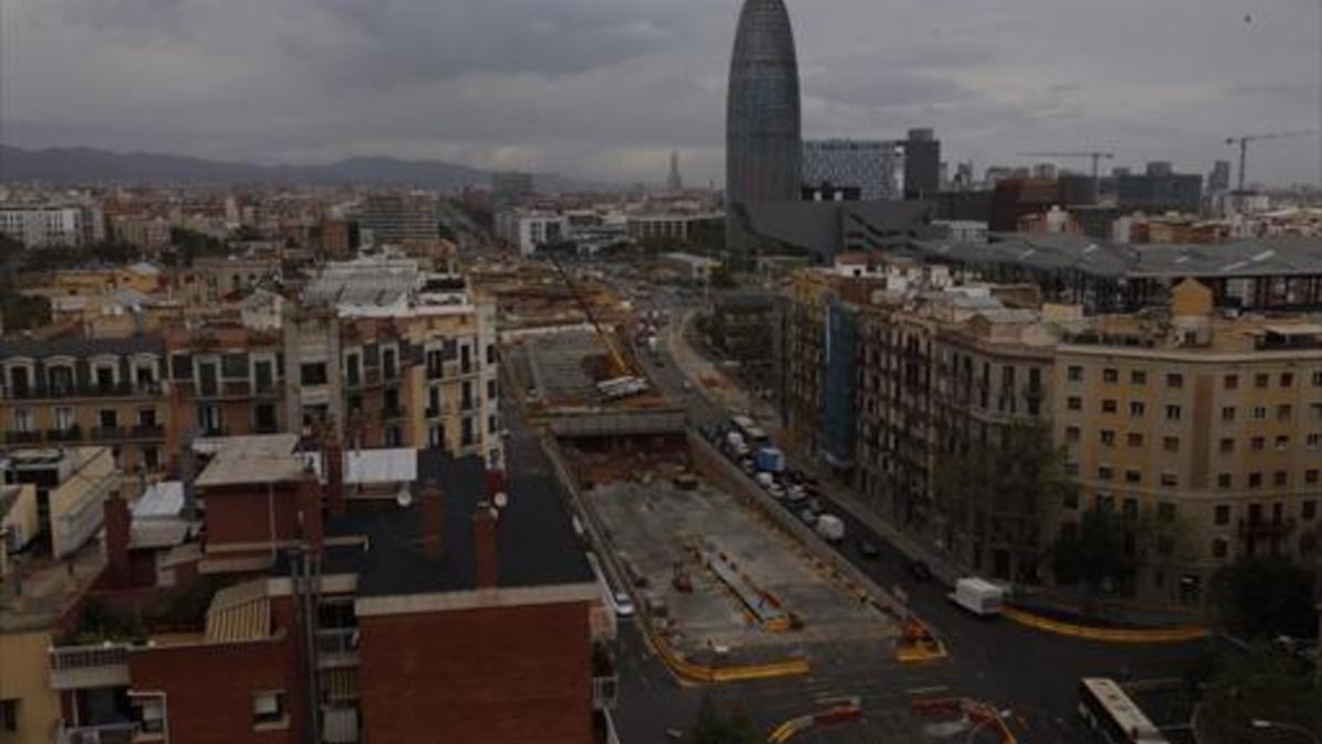 Obras avanzadas en la boca Llobregat del túnel de la Gran Via en las Glòries, ayer.