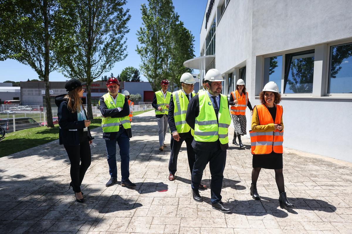 Laia Cañigueral durant la visita d'avui.