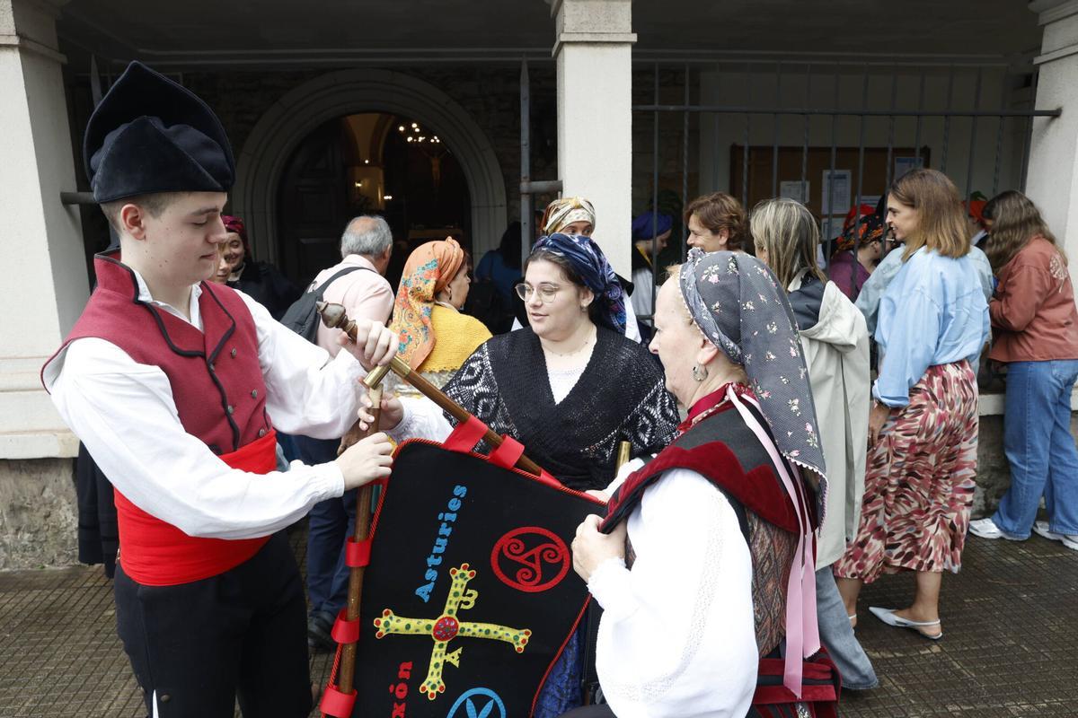 La misa y procesión del barrio de Jove, en imágenes La misa y procesión del barrio de Jove, en imágenes