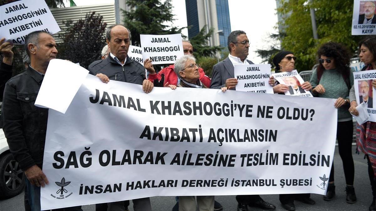 Protesta ante el consulado de Arabia Saudí en Estambul por la desaparición de Jashoggi.