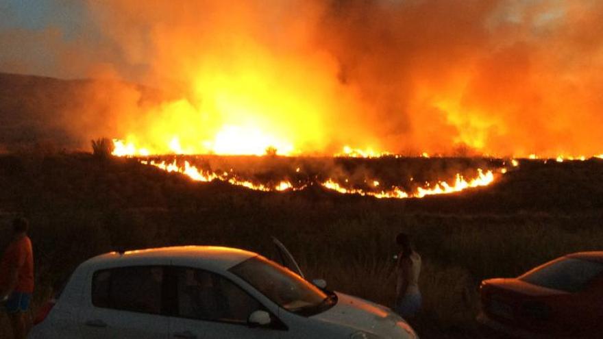 Otro incendio en Xàbia devora un vertedero de residuos verdes