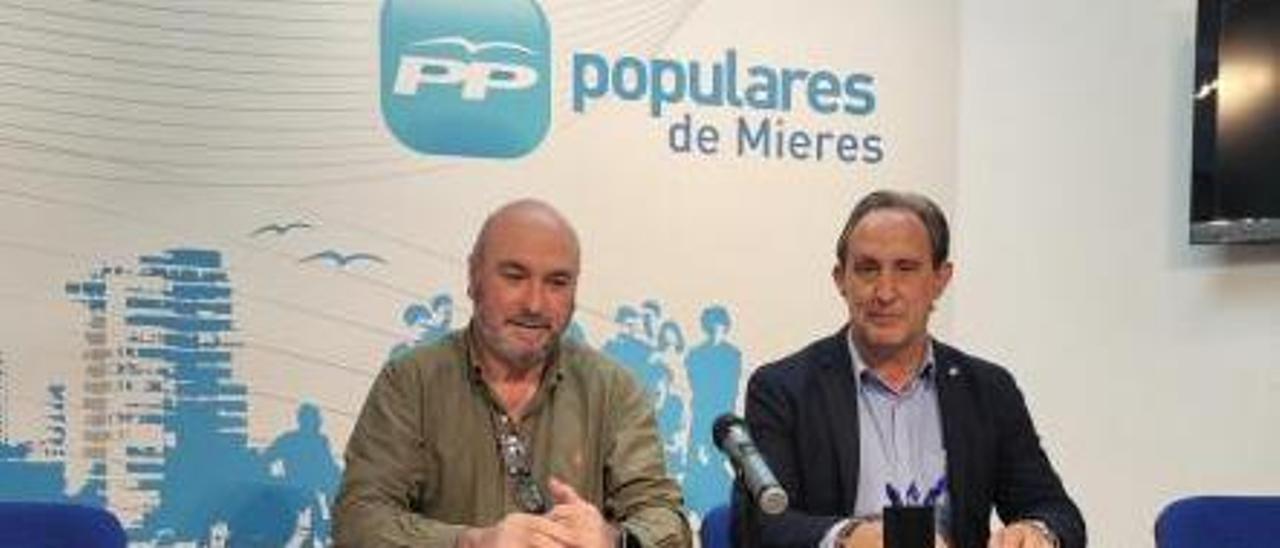 Por la izquierda, Fernando Pintueles y José Manuel Rodríguez “Lito” durante su intervención. | A. Velasco