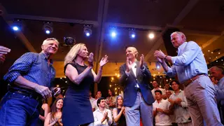 Reacciones en Alicante a la decisión de Camps: los afines defienden su legitimidad para liderar el PP y los actuales dirigentes creen que no es el momento