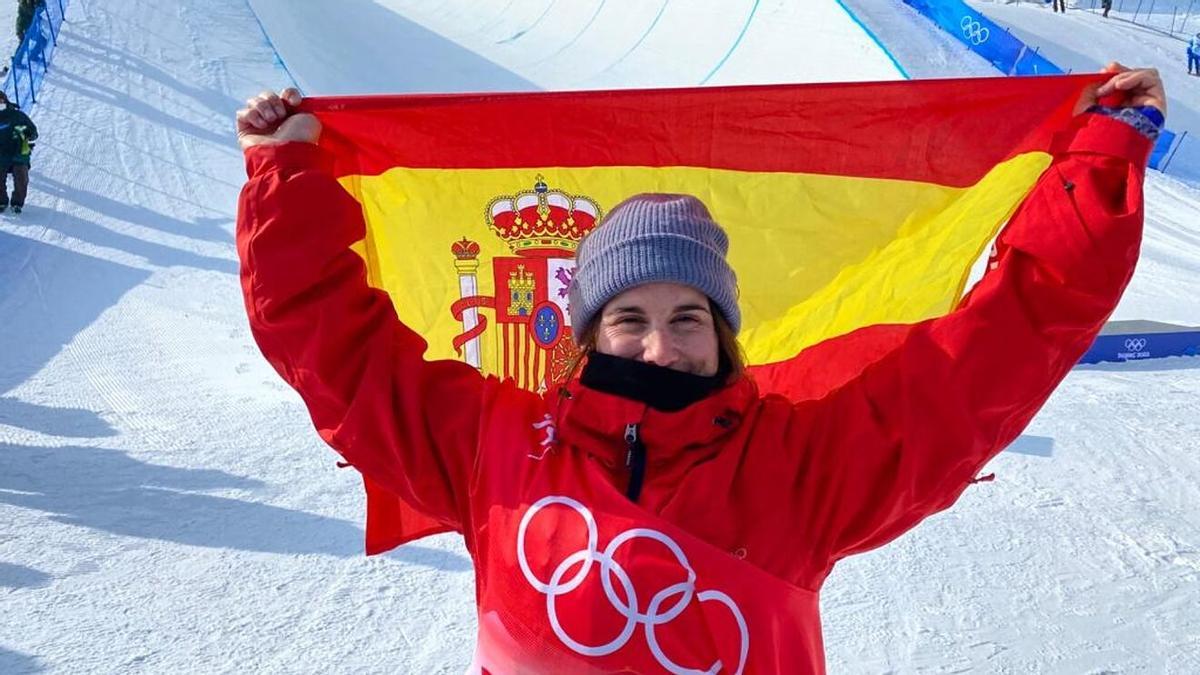 Queralt Castellet, después de conseguir la medalla de plata en halfpipe en Pekín 2022.