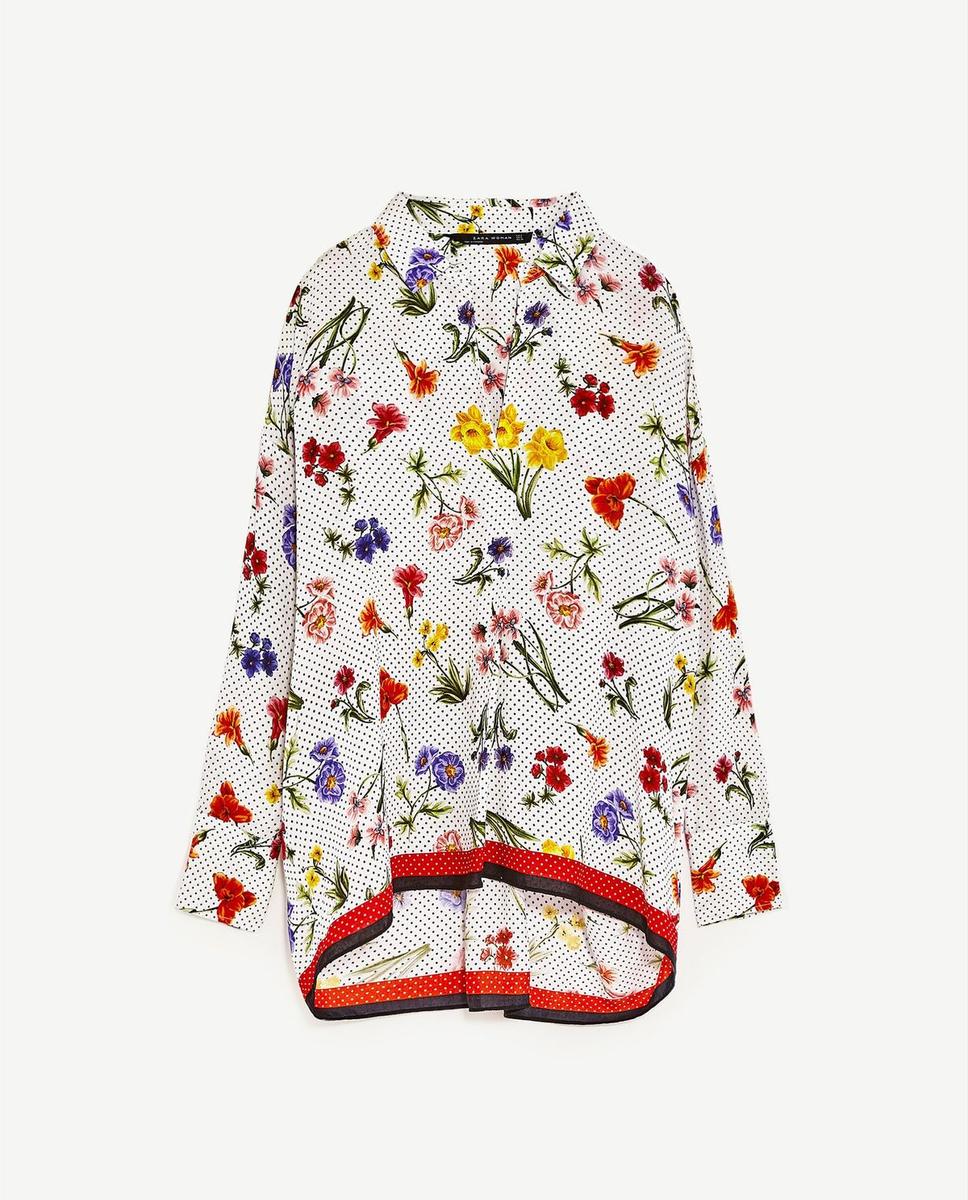 Camisa blanca de flores de Zara