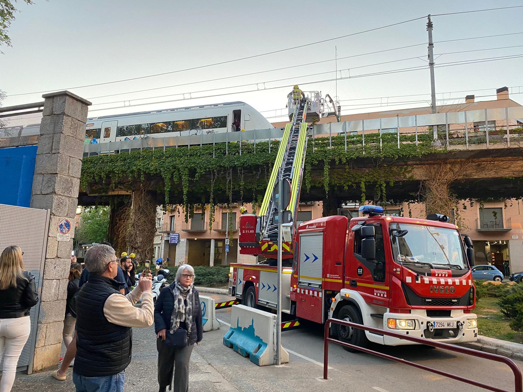 Troben un cadàver a les vies del tren de Girona que obliga a interrompre el trànsit ferroviari