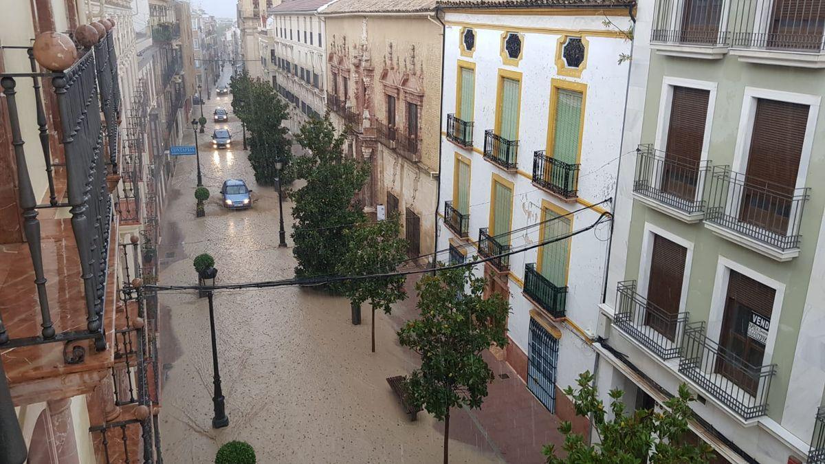 Imagen de la calle San Pedro de Lucena anegada el pasado mes de septiembre.