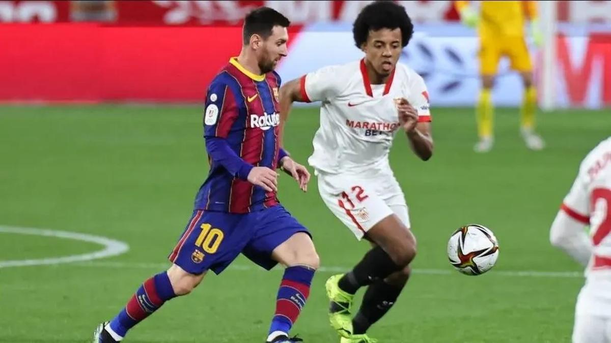 Messi y Koundé en un Sevilla-Barça.