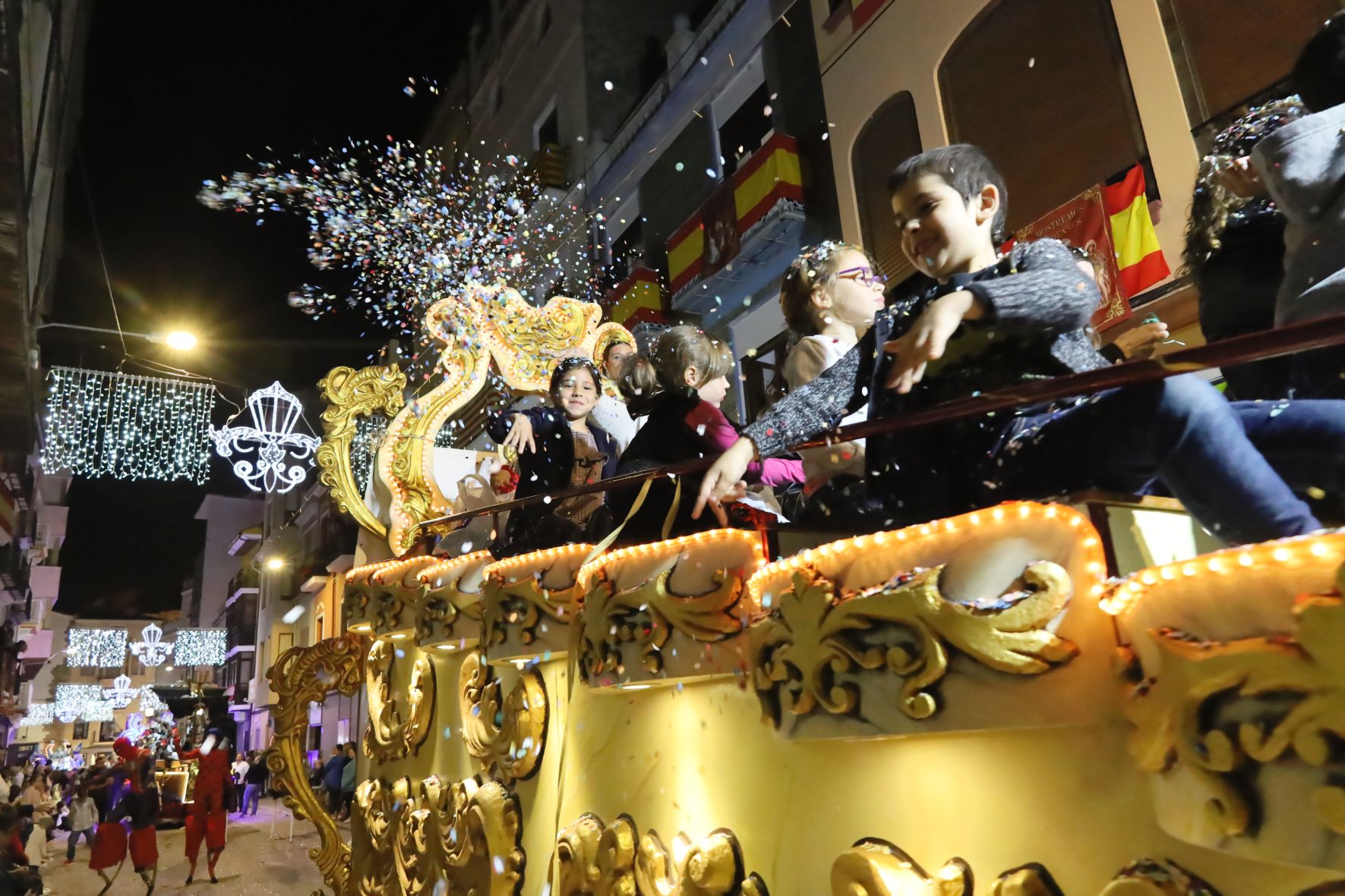 Todas las fotos del colorido desfile de carrozas de la Fira d'Onda