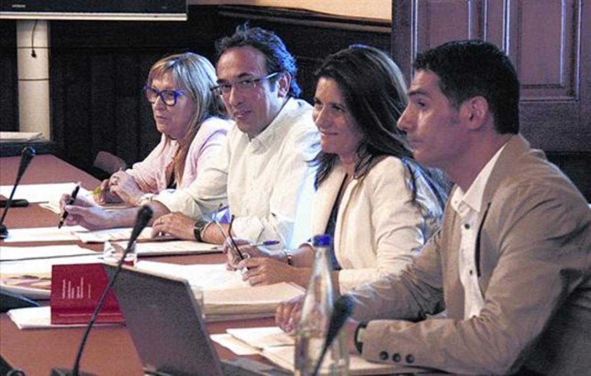 Ponencia cerrada 8 Los negociadores de CiU y ERC de la ley de consultas, ayer en el Parlament.