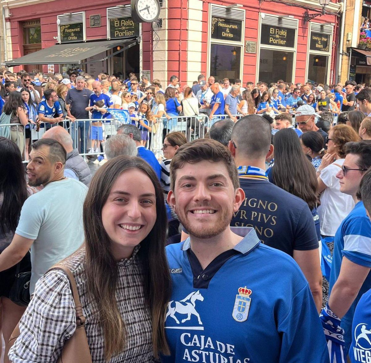 Paloma Teixidó y Juan Frutos en la Plaza Porlier.