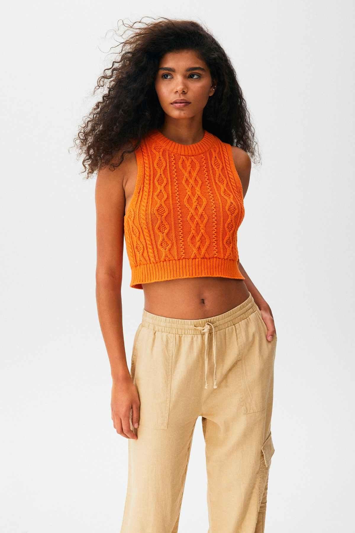 Chaleco de punto en tono naranja de Pull & Bear
