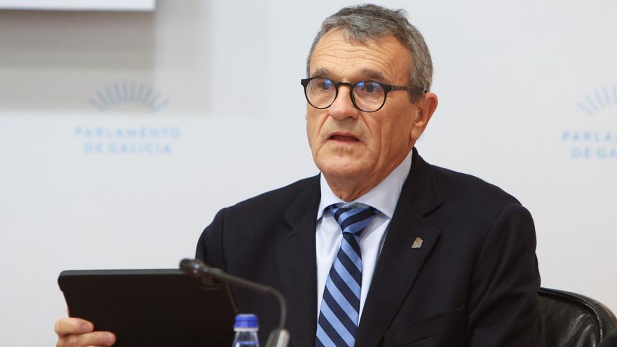 El conselleiro mayor de Contas, Juan Carlos Aladro, en la comisión de investigación sobre la concesión del Cunqueiro.