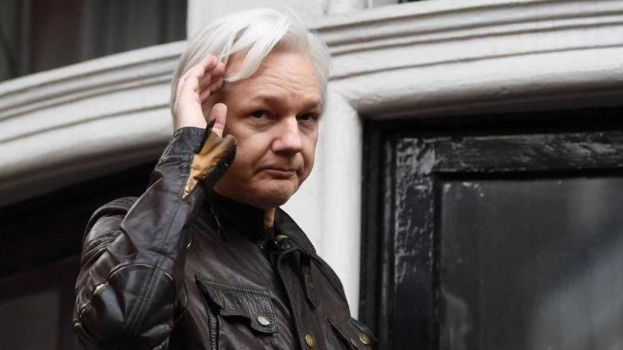 Ecuador amenaza a Assange de echarlo de la embajada de Londres si sigue hablando de Cataluña