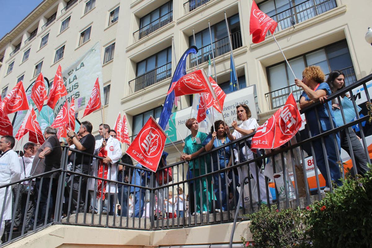 Los sindicatos protestan para pedir más contratos sanitarios para el verano