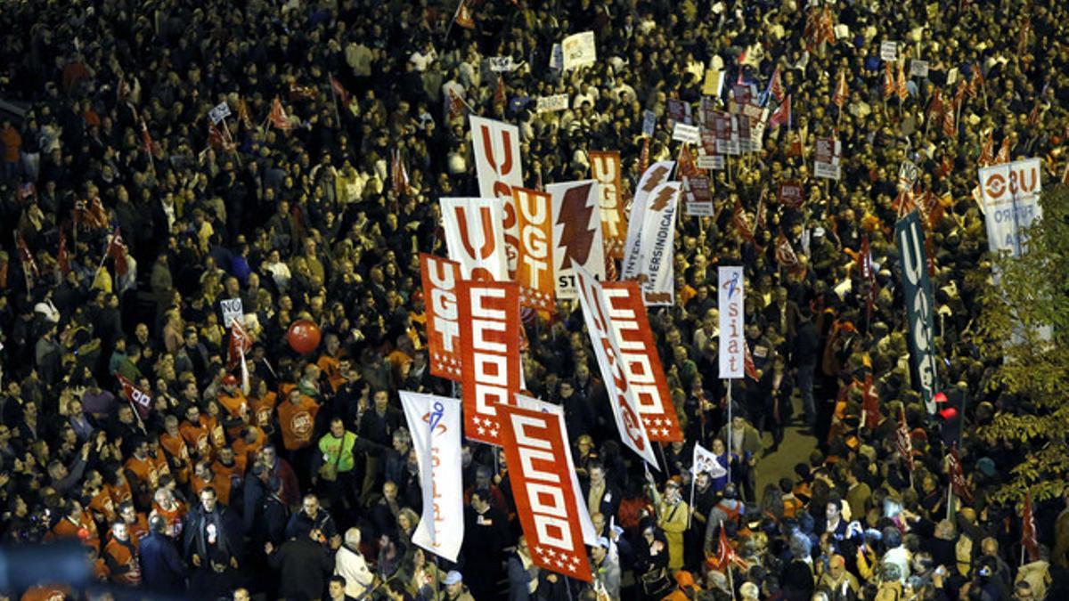 Manifestación de los sindicatos en la plaza Colón de Madrid, ayer.