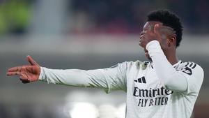 Vinicius celebra su tanto en Bérgamo