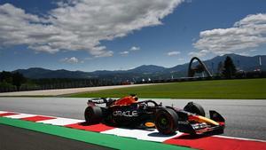 Verstappen, en acción durante la clasificación del GP de Austria