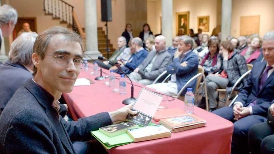 El escritor Javier Almuzara lleva el Quijote a la Casa de Jovellanos