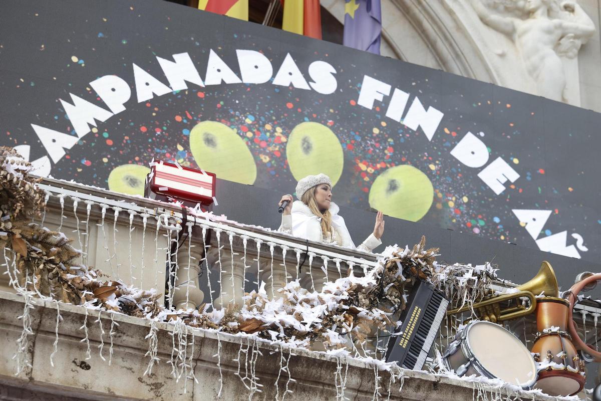 Miles de niños se adelantan a las campanadas con la 'Nochevieja infantil' de València