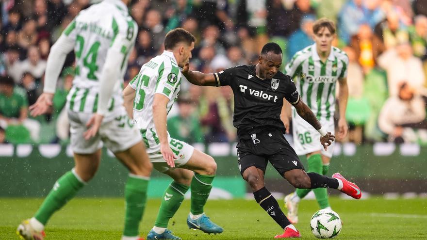 Betis y Vitoria empatan en un duelo vibrante y deberán resolver en la vuelta