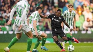 Umaro Embalo of Vitoria Guimaraes SC in action during the UEFA Conference League 2024/25  League Round of 16 First Leg match between Real Betis and Vitoria Guimaraes SC, at Benito Villamarin stadium on March 06, 2025, in Sevilla, Spain. AFP7 06/03/2025 ONLY FOR USE IN SPAIN. Joaquin Corchero / AFP7 / Europa Press;2025;SPAIN;SPORT;ZSPORT;SOCCER;ZSOCCER;Real Betis v Vitoria Guimaraes SC - UEFA Conference League 2024/25 League Round of 16 First Leg;
