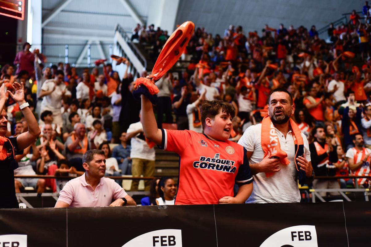 El Leyma Coruña vivió una auténtica fiesta en una remontada épica que le devuelve a ACB