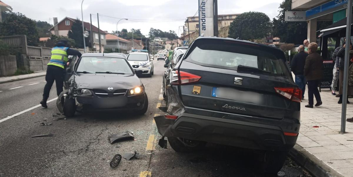 El accidente ocupó una de las calzadas de la PO-308 en Poio