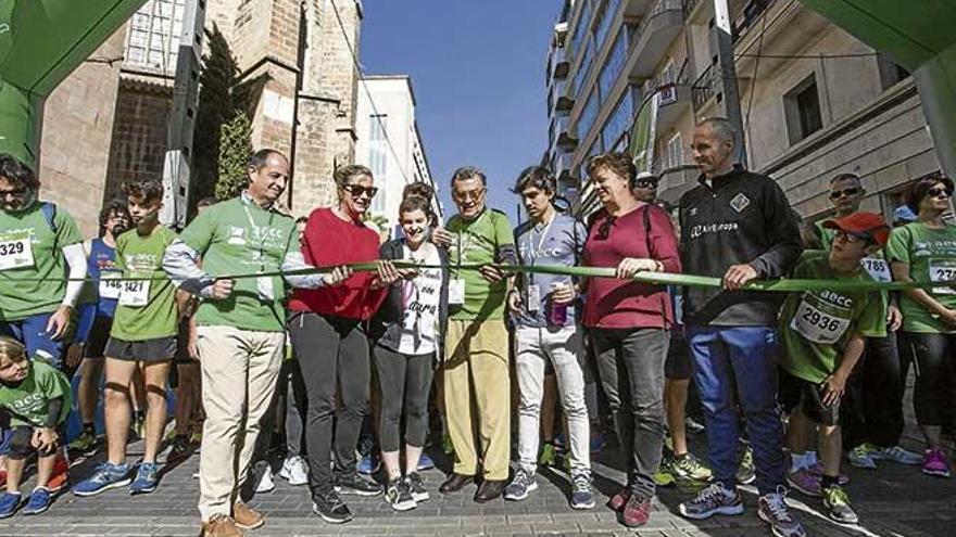 Momento en el que se cortó la cinta para dar por iniciada una jornada con varias actividades.