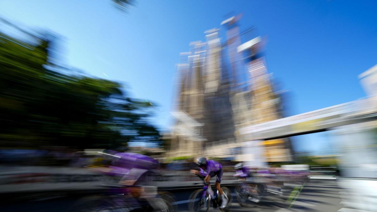 TOUR DE FRANCIA | Vingegaard gana en Barcelona y se convierte en el primer líder del Tour